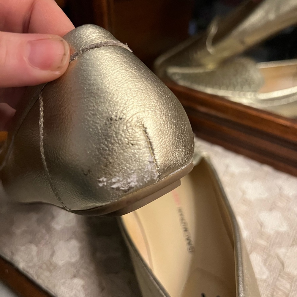ISAAC MIZRAHI LIVE! Classic Metallic Gold Laser Cut Moccasins Women's Size 8 GUC - Picture 6 of 8